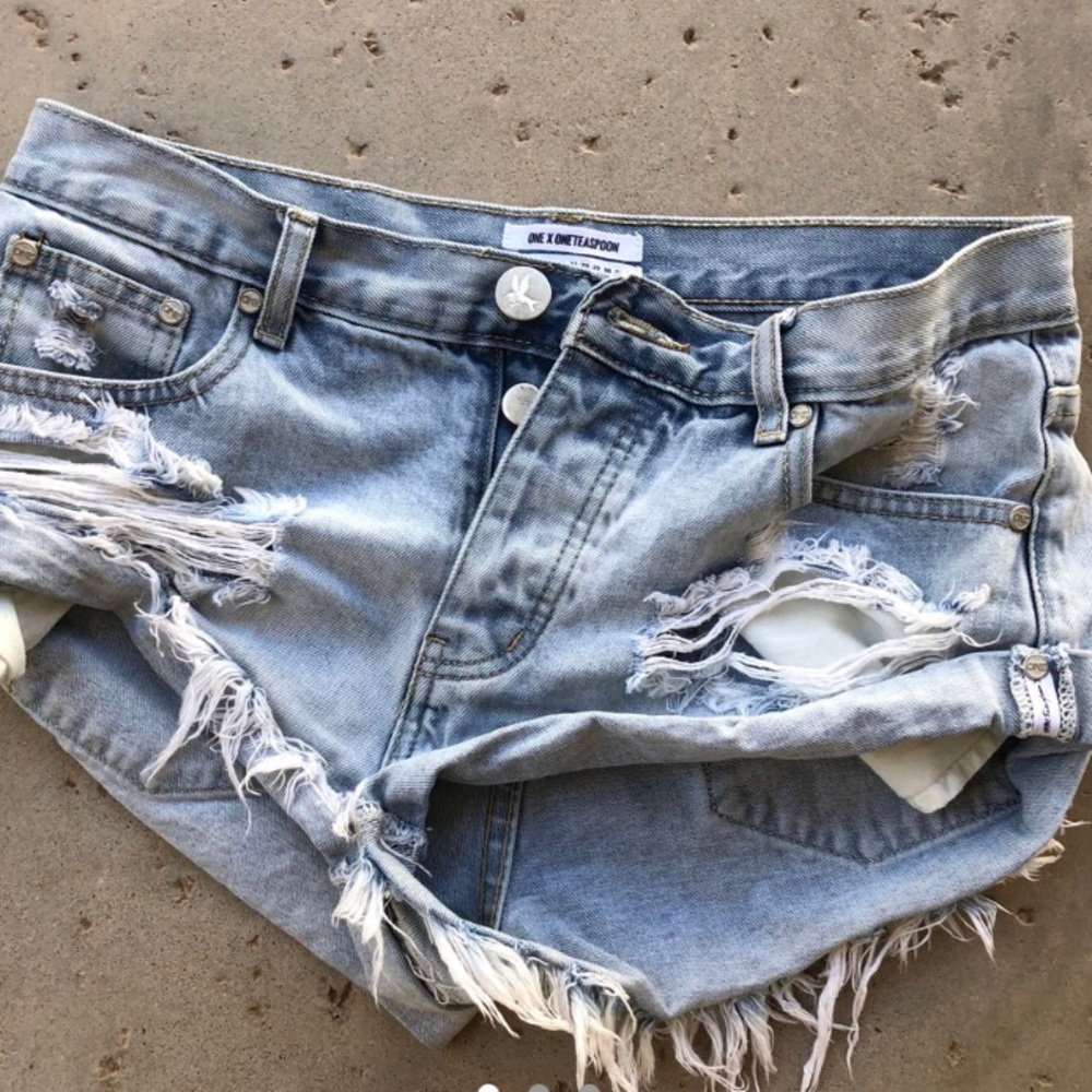 SOLD One Teaspoon Light wash bandits - Picture 2 of 3